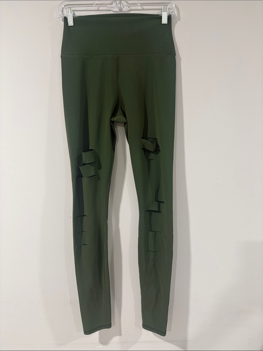 ALO YOGA OLIVE GREEN RIPPED ACTIVE WARRIOR LEGGINGS SIZE/M